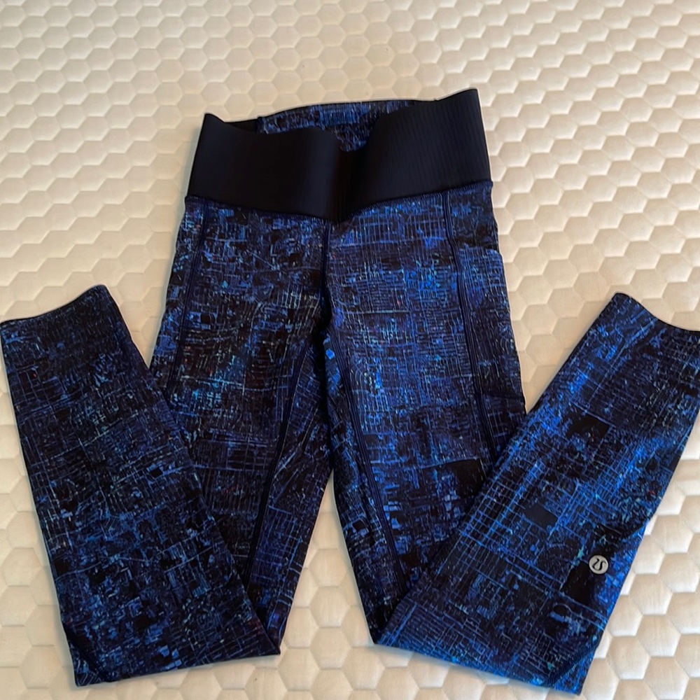 Lululemon black/blue city grid tight